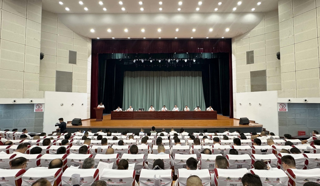 县委常委会（扩大）会议召开：念好山水经 走实特色路